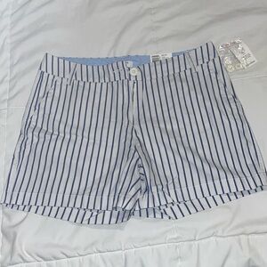 Women’s crown & ivy shorts